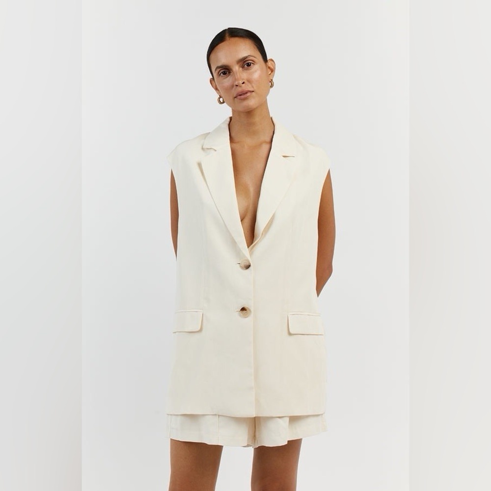 DISSH Cream Sleeveless Blazer